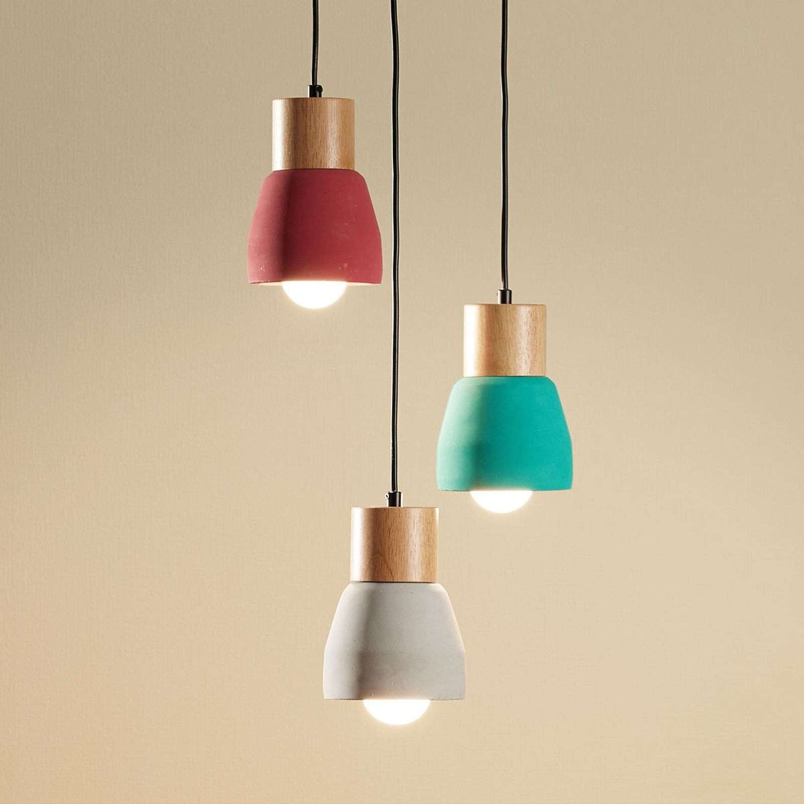 Betoninis pakabinamas šviestuvas Margot su medžiu, 3 šviestuvai