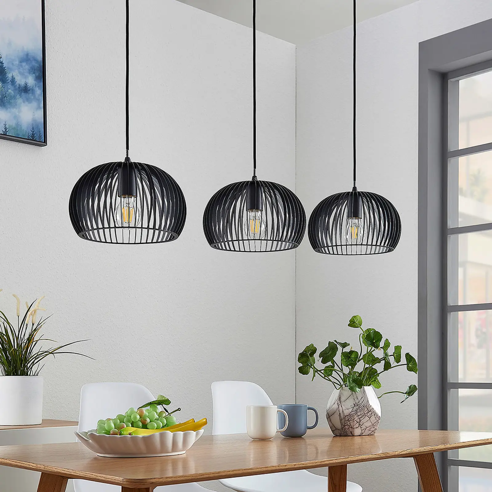 Jusra pakabinamas šviestuvas iš juodo metalo, 3 lempučių.