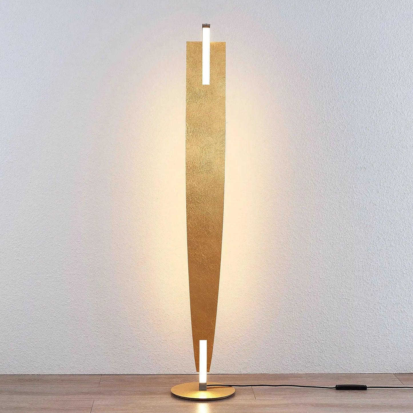 Elegantiško aukso spalvos LED toršeras Marija