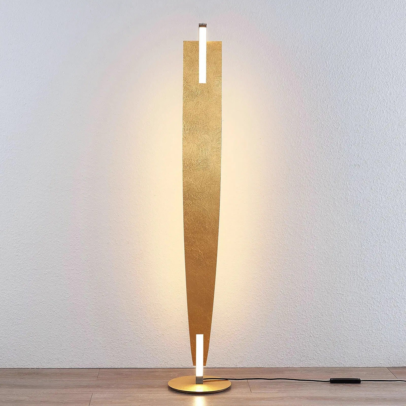 Elegantiško aukso spalvos LED toršeras Marija