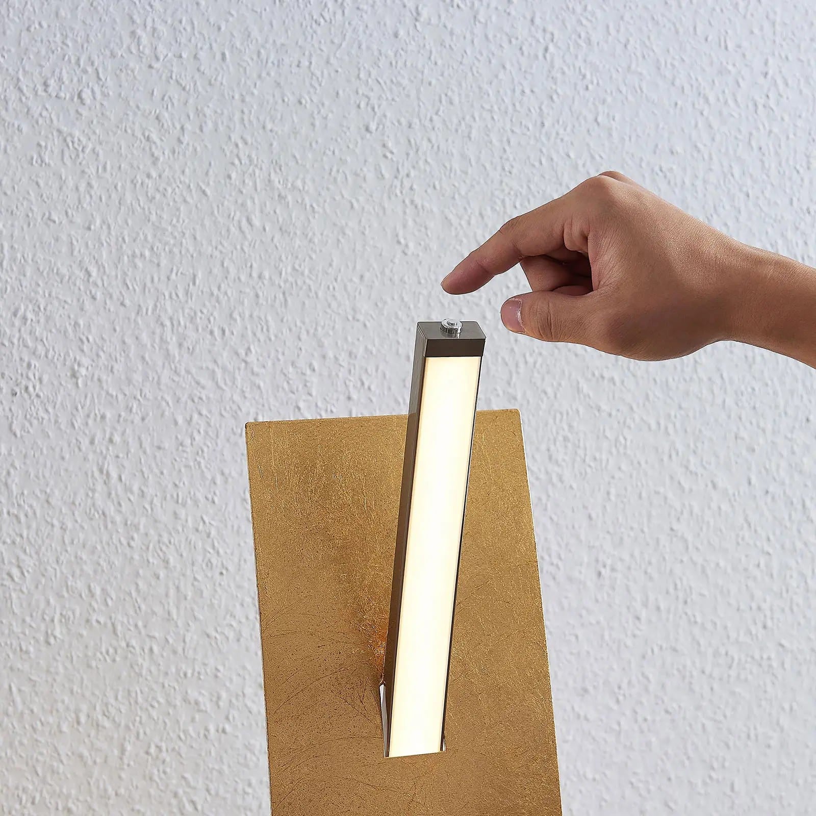 Elegantiško aukso spalvos LED toršeras Marija