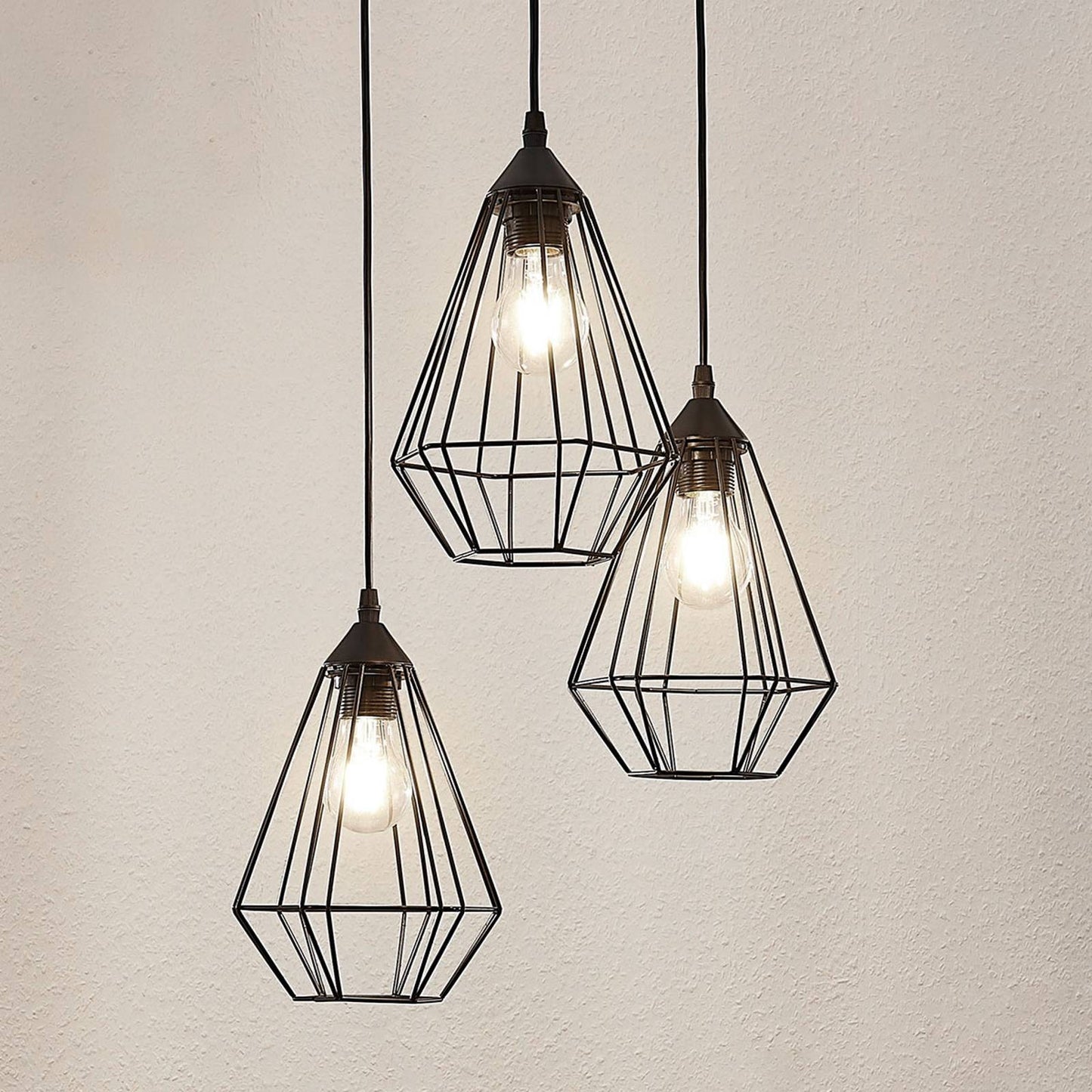 Pakabinamas šviestuvas Elda su narveliais, komplektuojamas, juodas