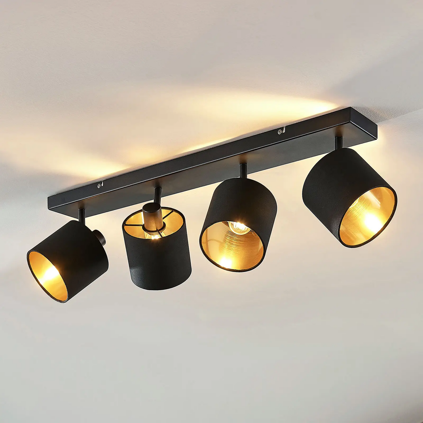 Medžiaginis lubinis šviestuvas Vasilia juodos ir auksinės spalvos, 4 lemputės