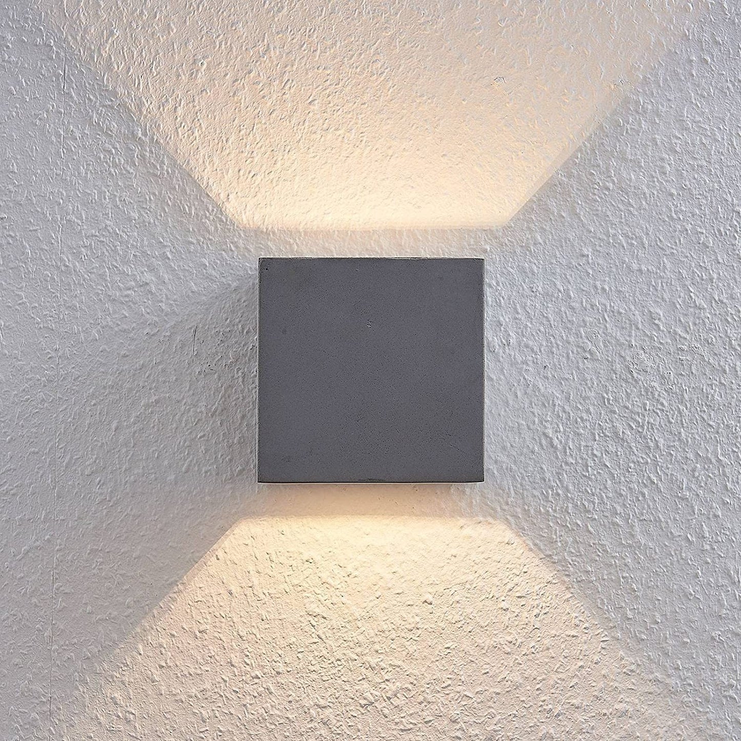 Lindby Keir betoninis sieninis šviestuvas, kubas