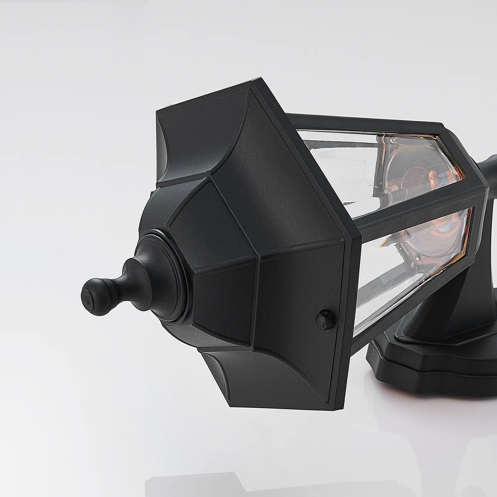 LED lauko sieninis žibintas Iavo su jutikliu