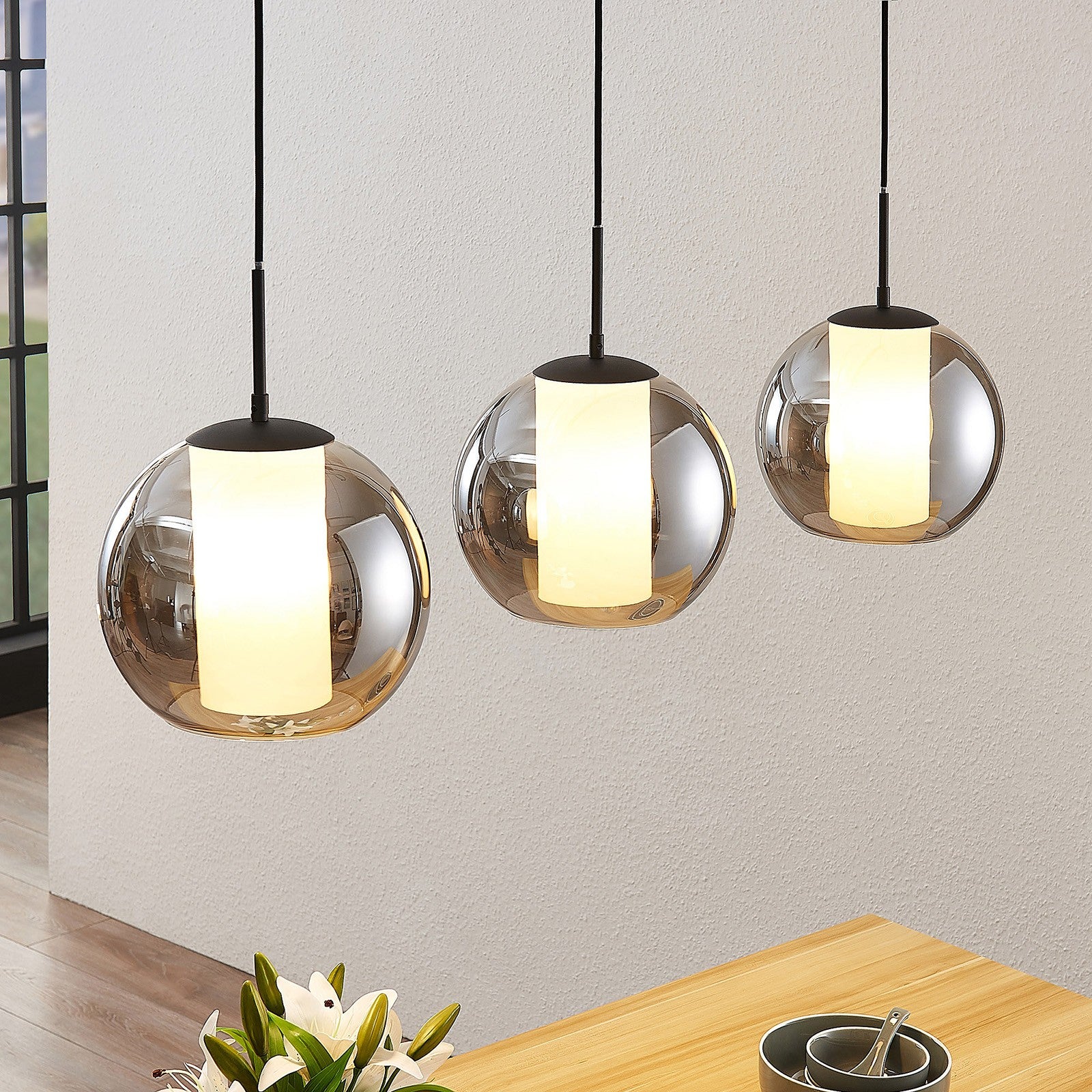 Lindby Yela stiklinis pakabinamas šviestuvas, trijų lempučių, rūkytos pilkos spalvos