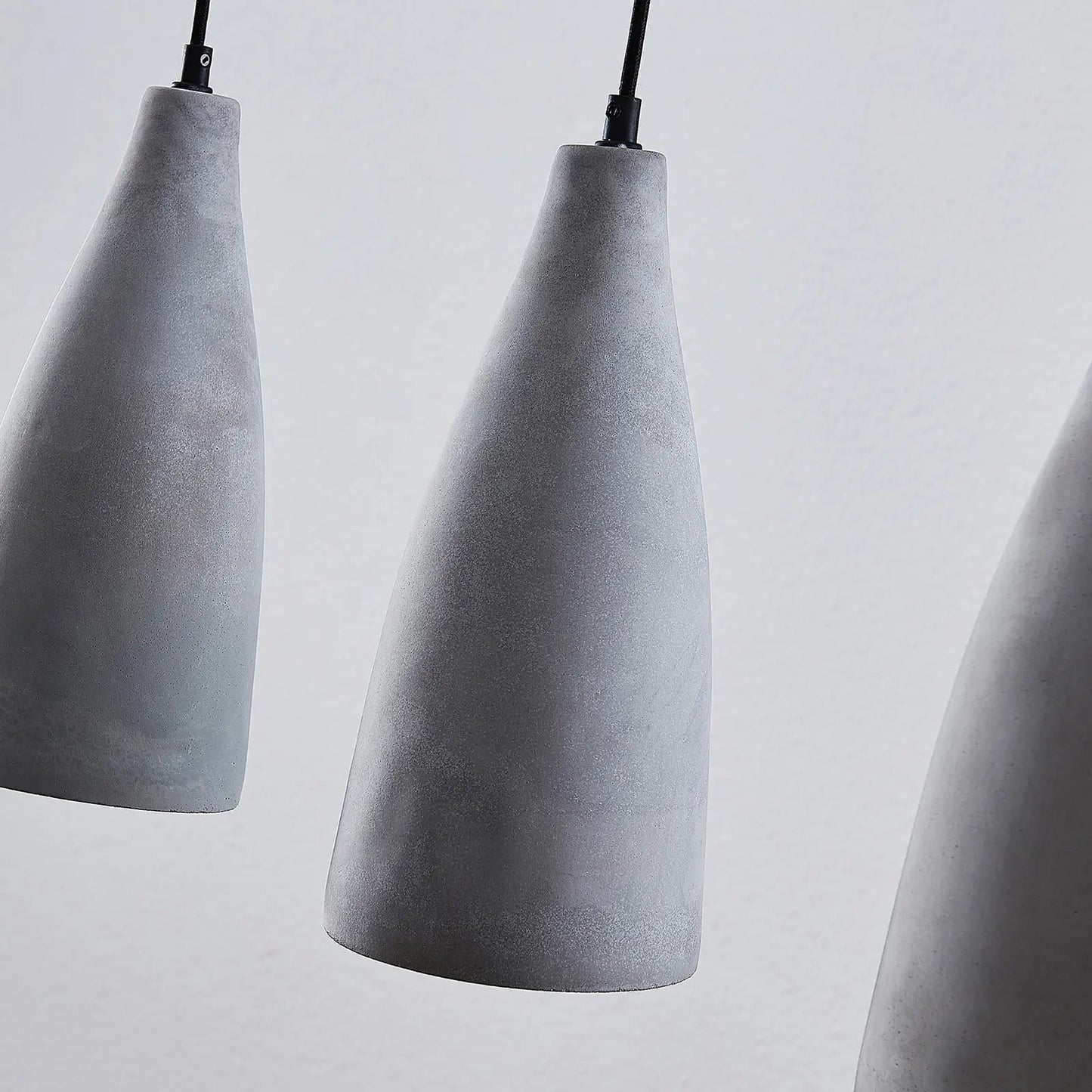 Lindby betoninis pakabinamas šviestuvas Sanne, keturios lemputės