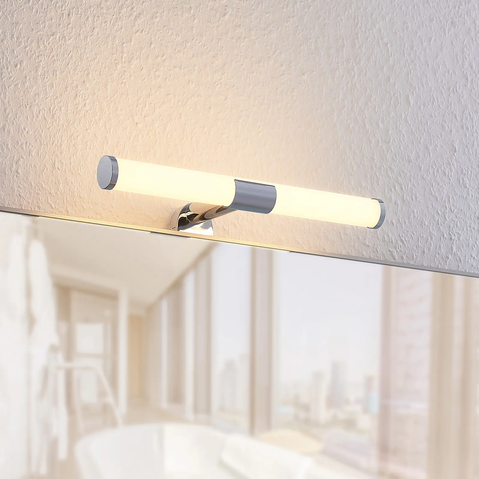 Lindby Naili LED veidrodinis šviestuvas, chromas