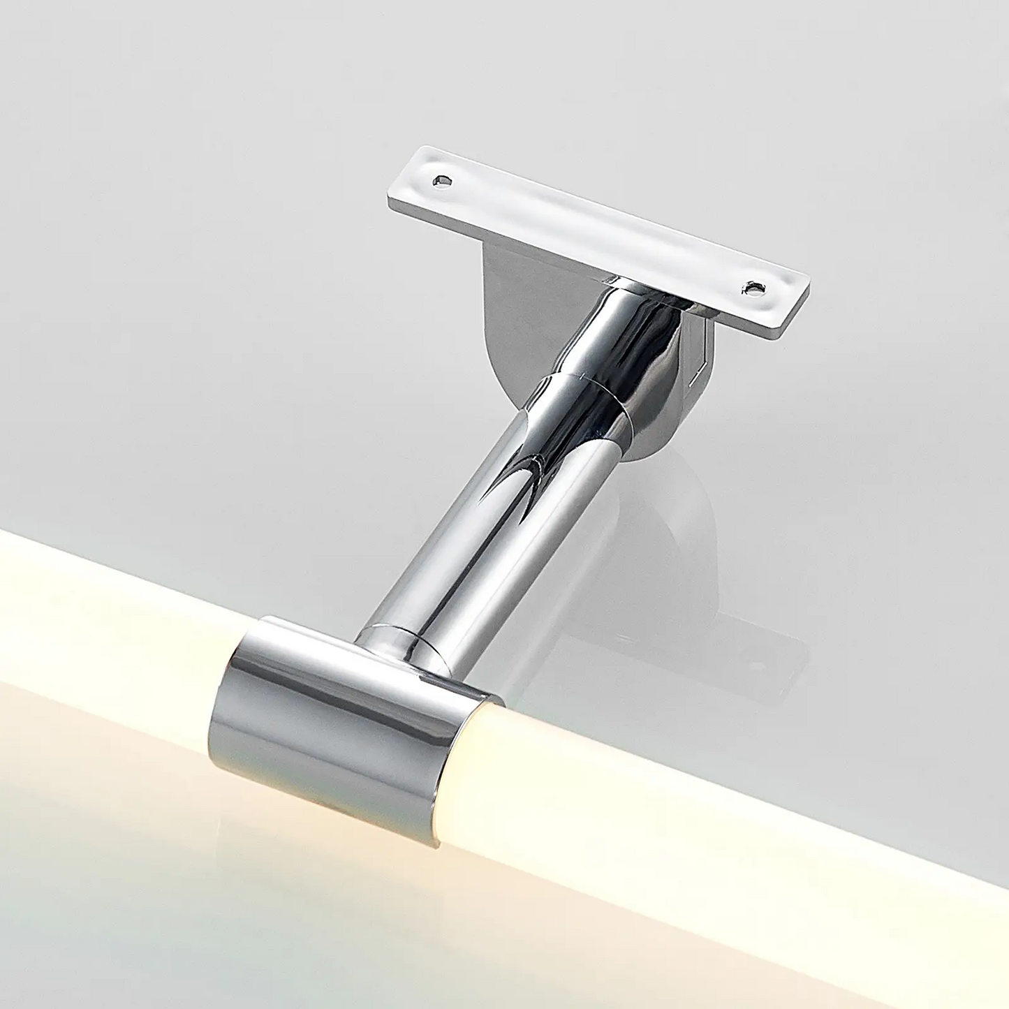 Lindby Naili LED veidrodinis šviestuvas, chromas