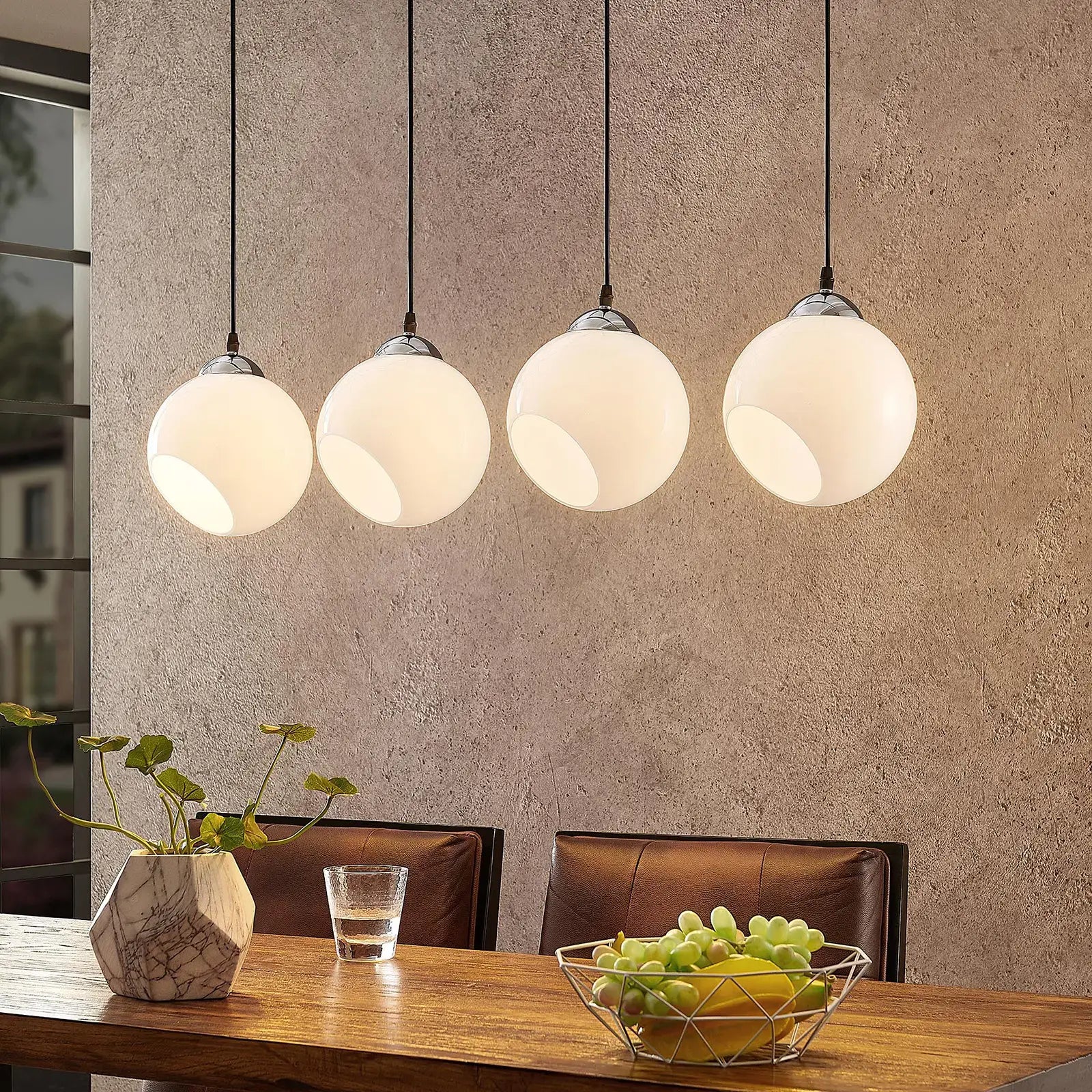 Lindby Odila pakabinamas šviestuvas, 4 stiklinės sferos, baltas