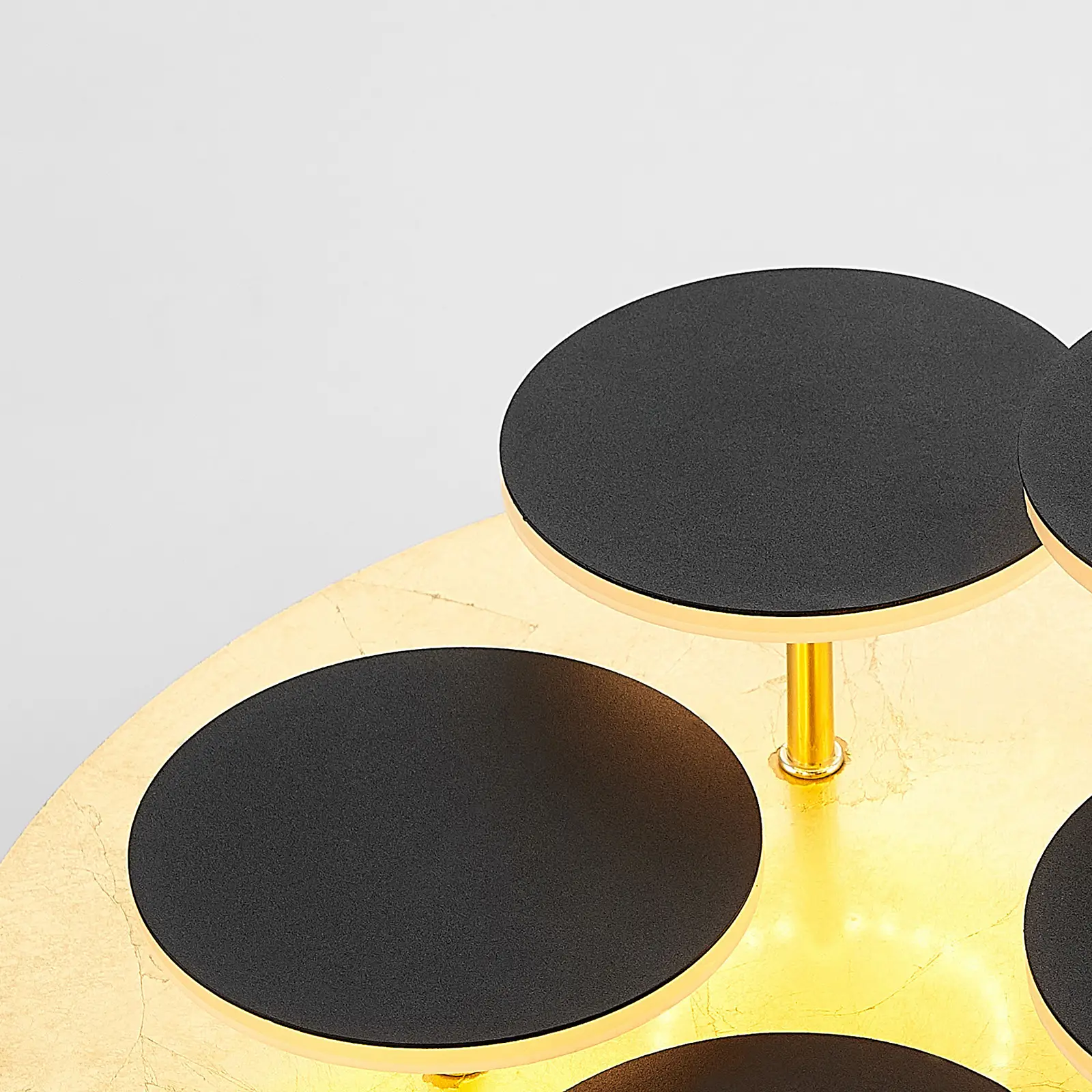 Lindby Casni LED lubų šviestuvas, juodos ir auksinės spalvos