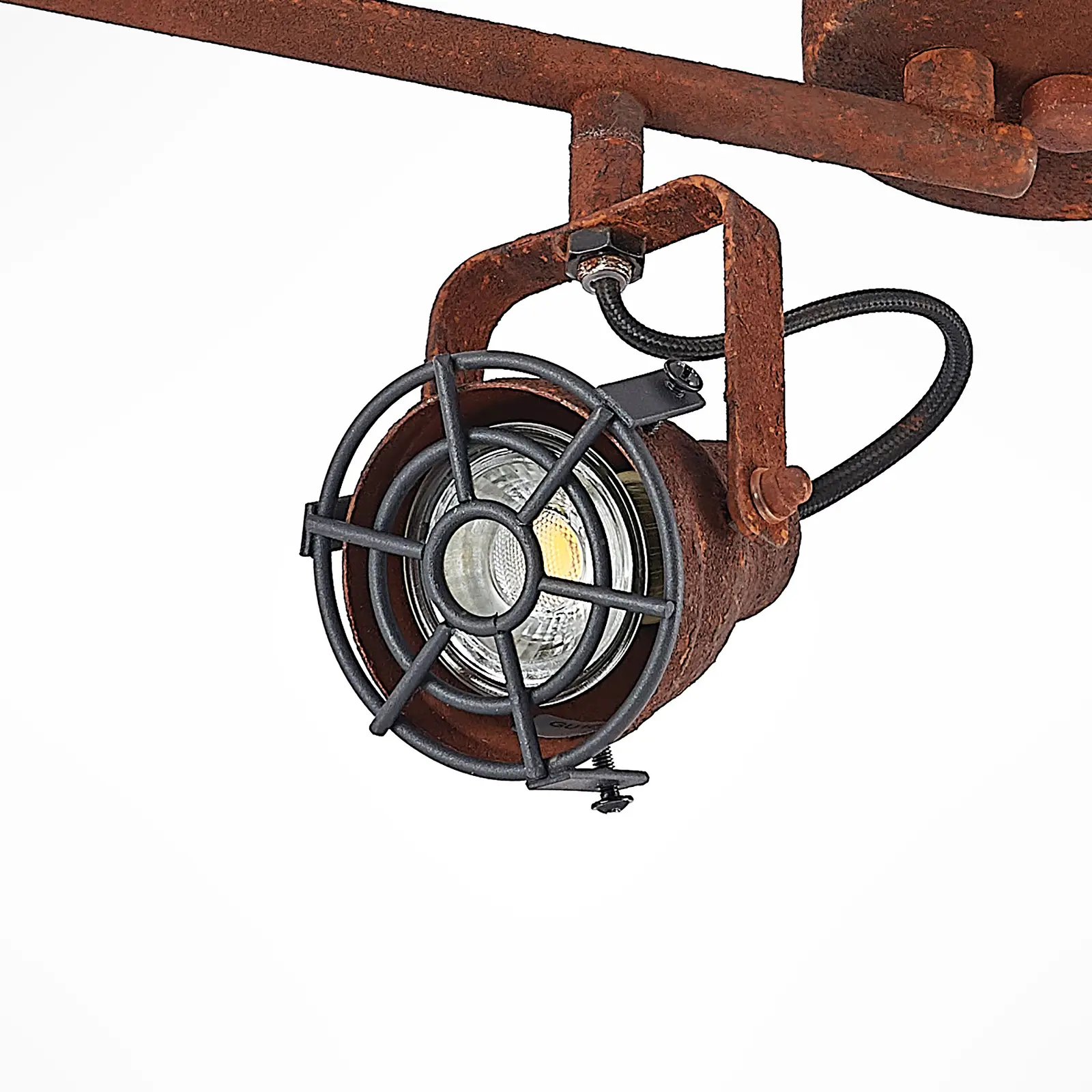 Rūdžių išvaizda Lindby Scabra lubų vieta, keturi žibintai