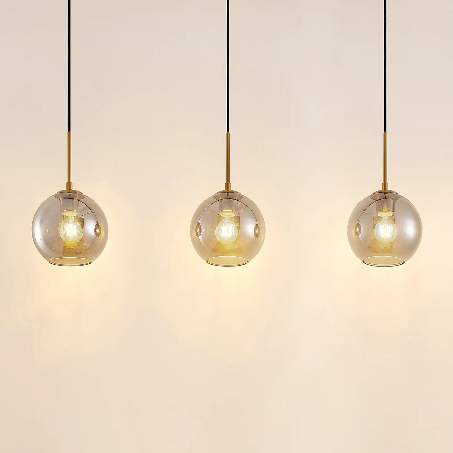 Lindby Hiwana pakabinamas šviestuvas, 3 rūkyto stiklo sferos