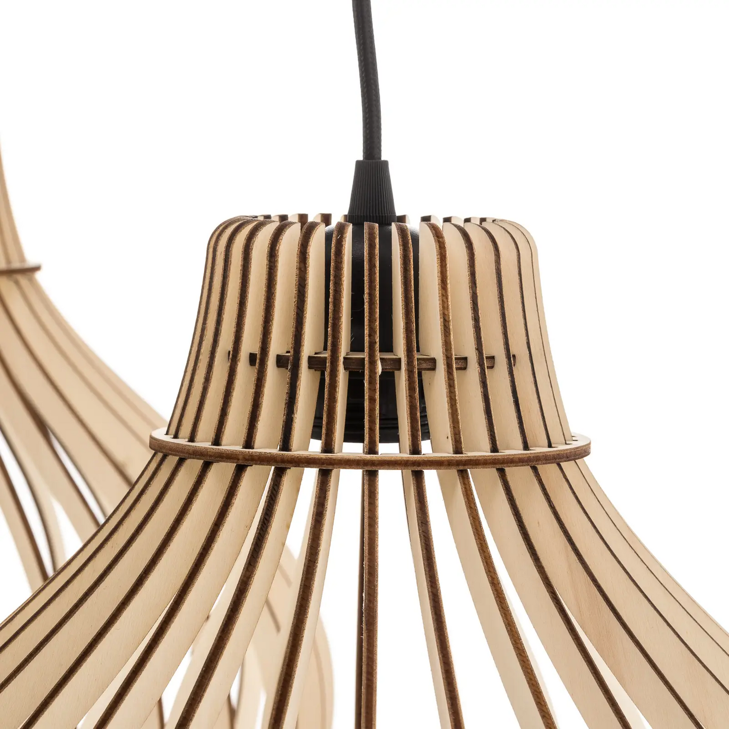 Vamzdis pakabinamas šviestuvas su mediniais gaubtais, 3 lempučių. ilgai