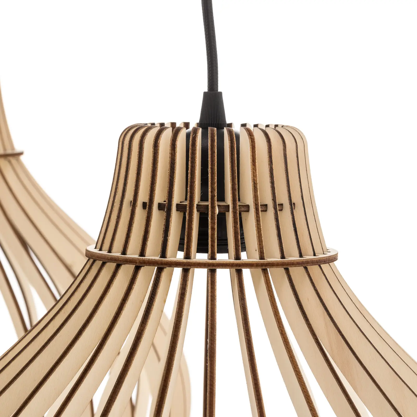 Vamzdis pakabinamas šviestuvas su mediniais gaubtais, 3 lempučių. ilgai