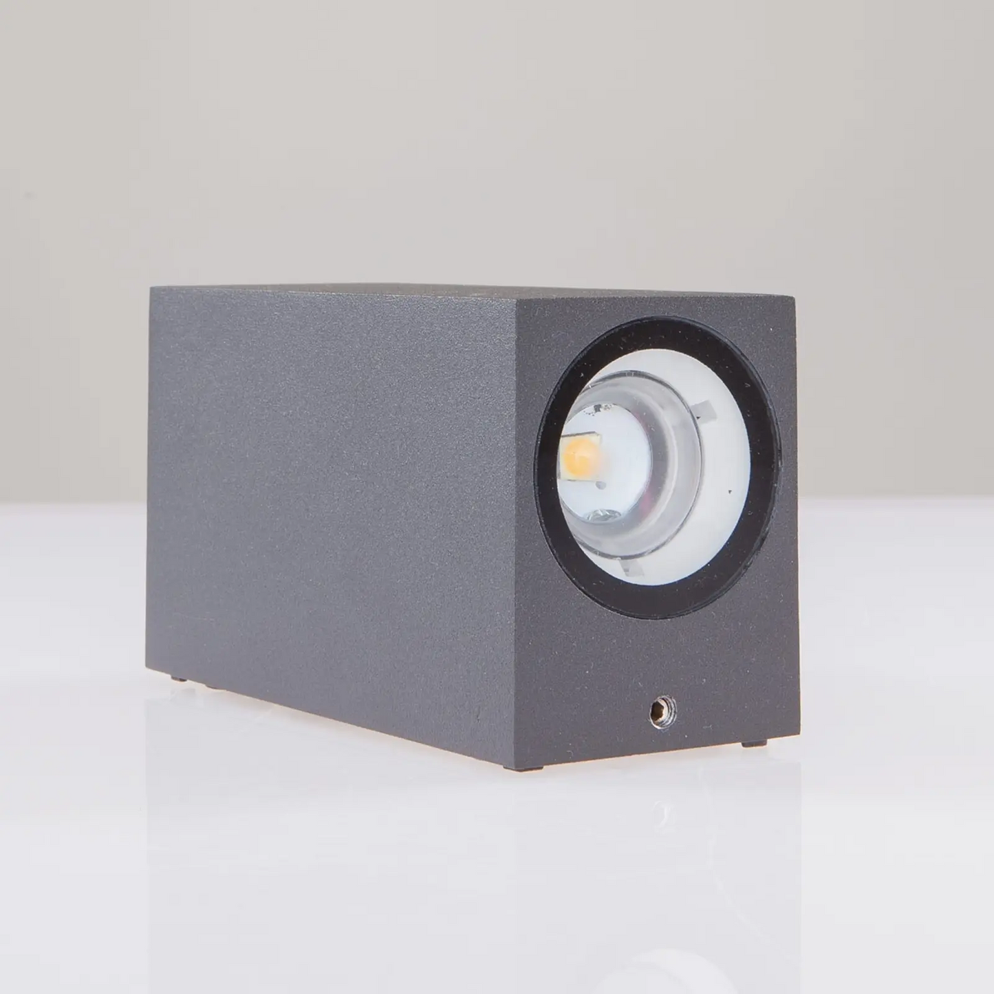 Tavi - lauko sieninis šviestuvas su 2 Bridgelux LED