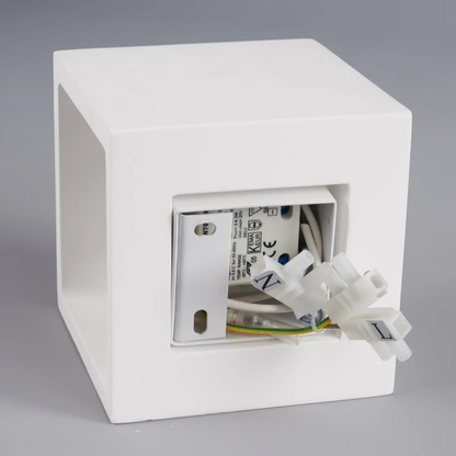 Kubo formos Marita LED sieninis šviestuvas iš gipso