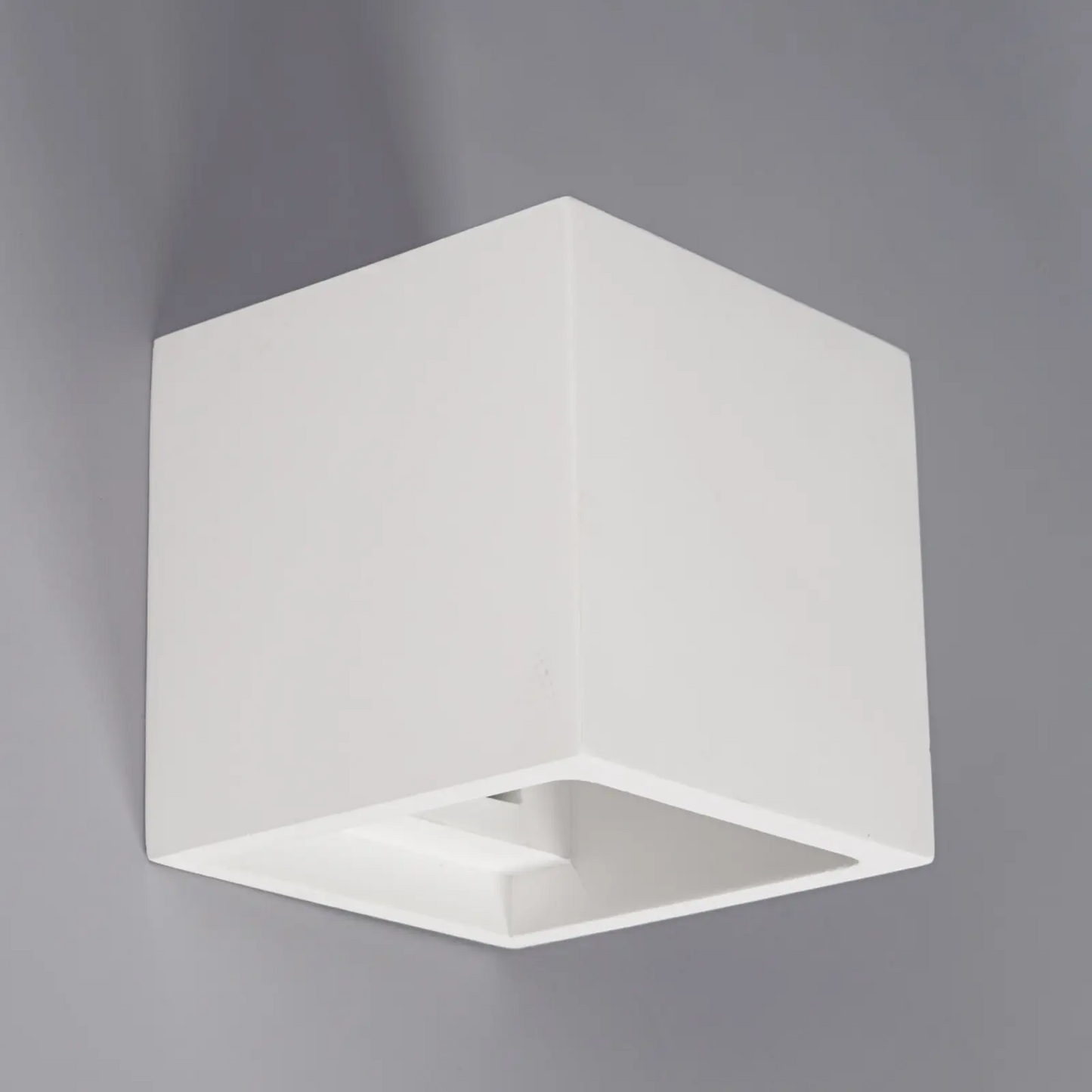 Kubo formos Marita LED sieninis šviestuvas iš gipso