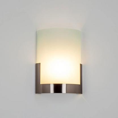 Sieninis šviestuvas Karla su metaliniu elementu plotis 20 cm