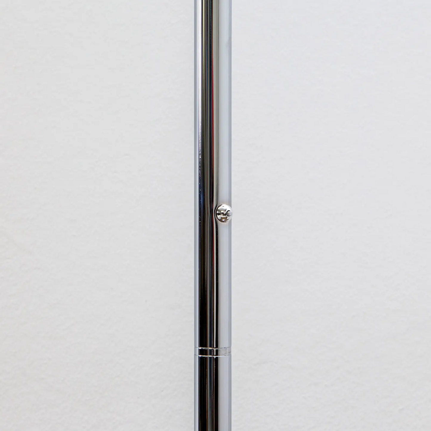 Puikus chromuotas LED aukštyn šviestuvas Malea