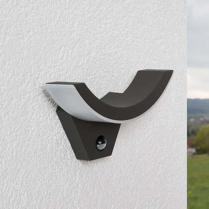 Pusiau LED lauko sieninis šviestuvas su judesio jutikliu