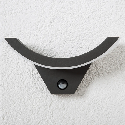 Pusiau LED lauko sieninis šviestuvas su judesio jutikliu