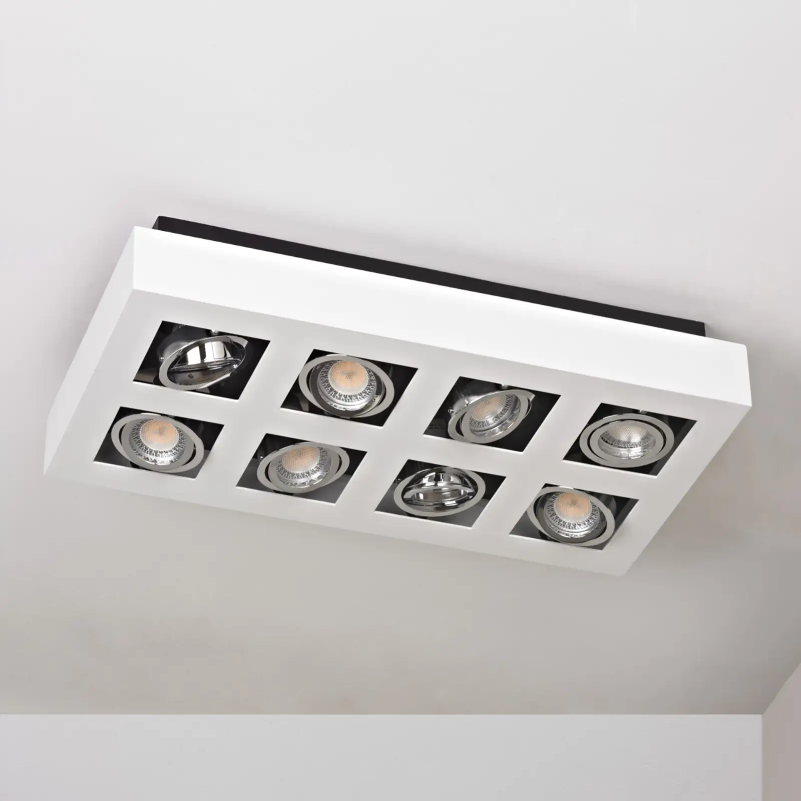 Baltos spalvos didelio intensyvumo Vince LED lubinis šviestuvas su 8 lemputėmis.