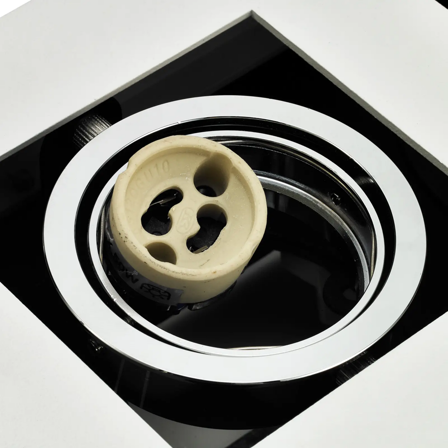 Baltos spalvos didelio intensyvumo Vince LED lubinis šviestuvas su 8 lemputėmis.