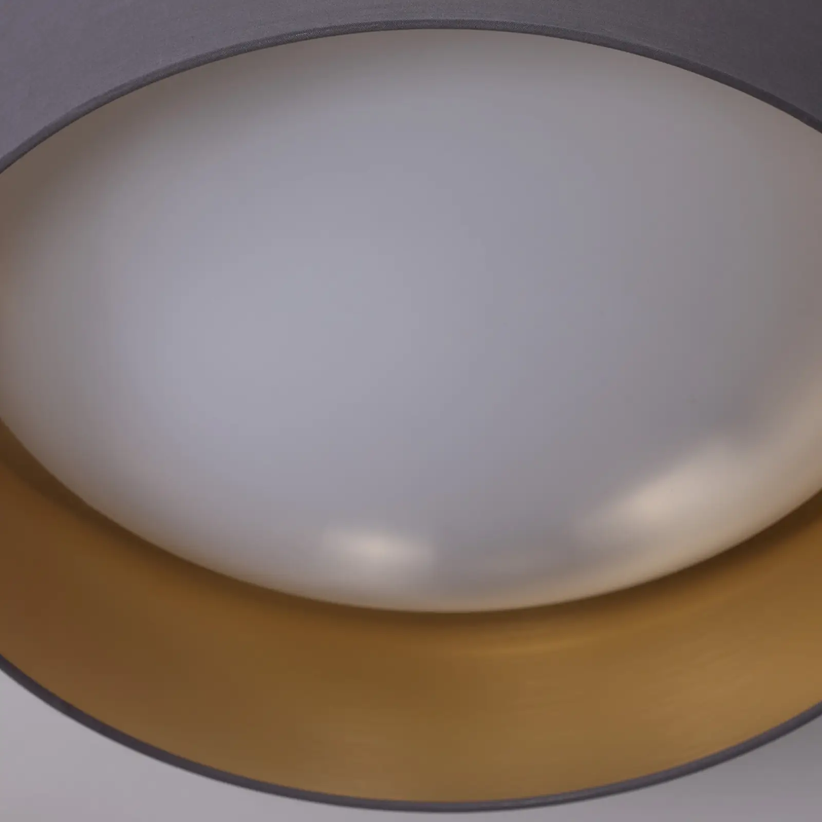 Tekstilinis lubinis šviestuvas Coleen pilkos spalvos, viduje auksinis