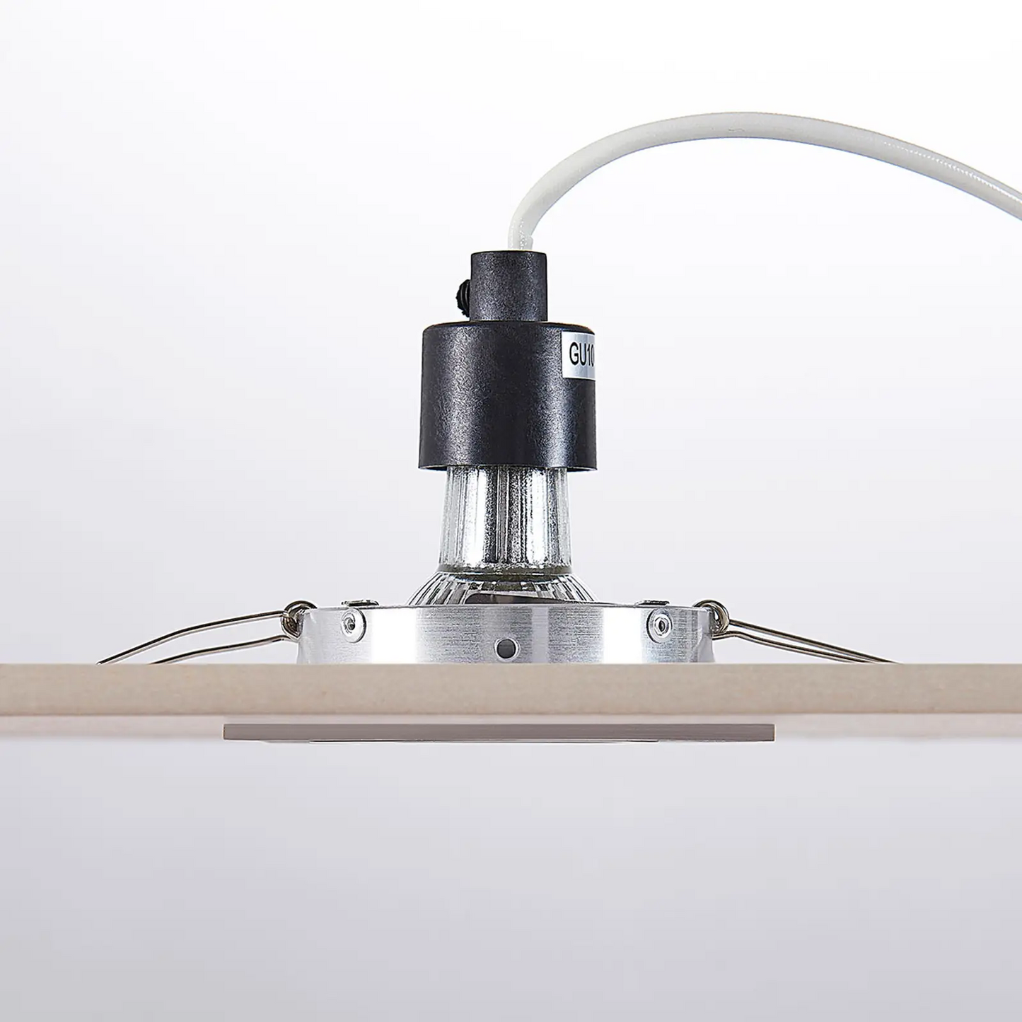 Reguliuojamas aukštos įtampos įleidžiamas šviestuvas Jannis