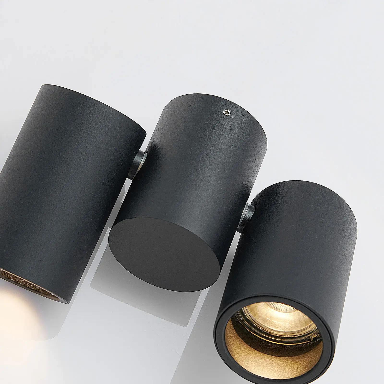 Gesina lubinis šviestuvas, dviejų lempučių, juodos spalvos