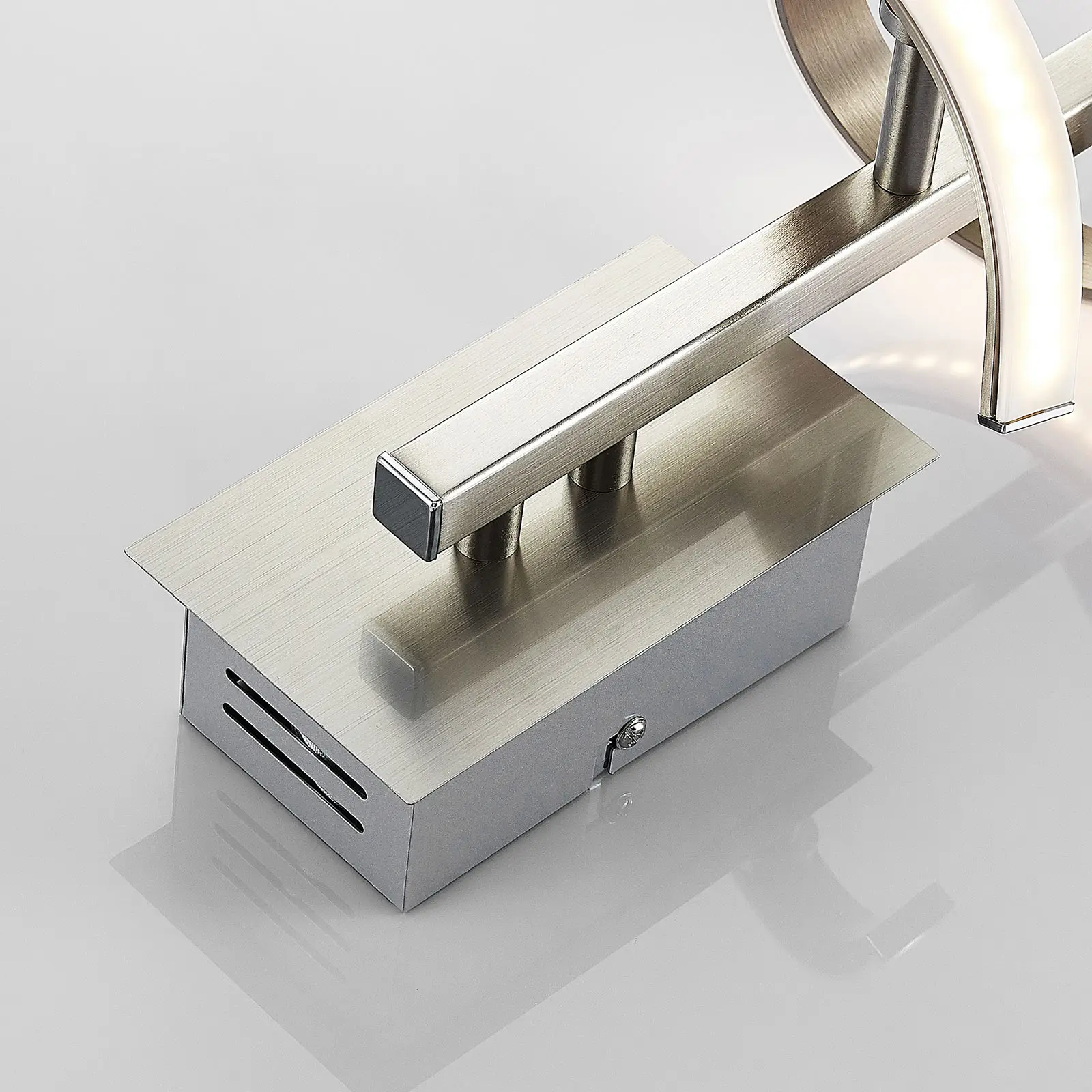 Susuktas LED sieninis šviestuvas Pierre