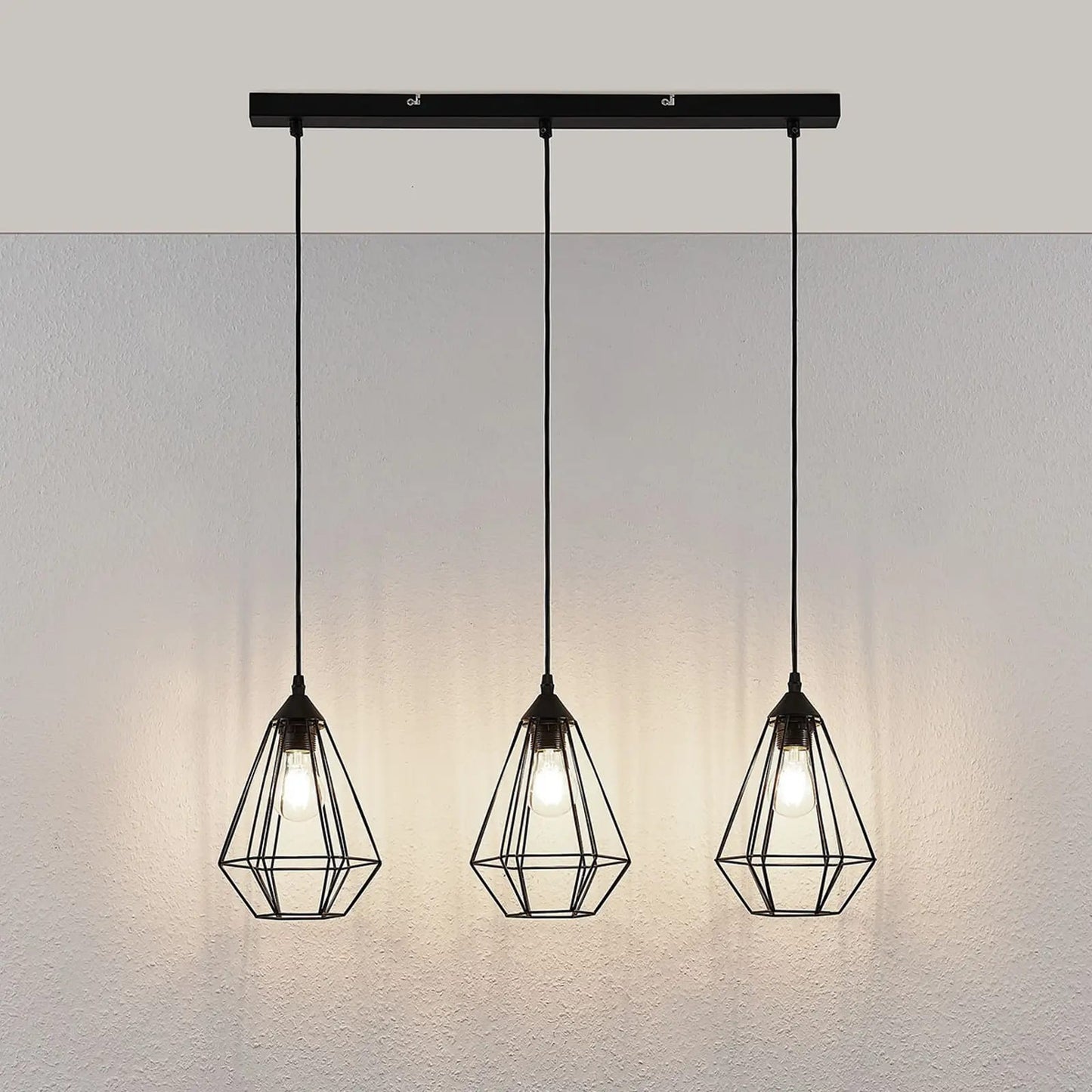 Pakabinamas šviestuvas Elda su narveliais, pailgas, juodas