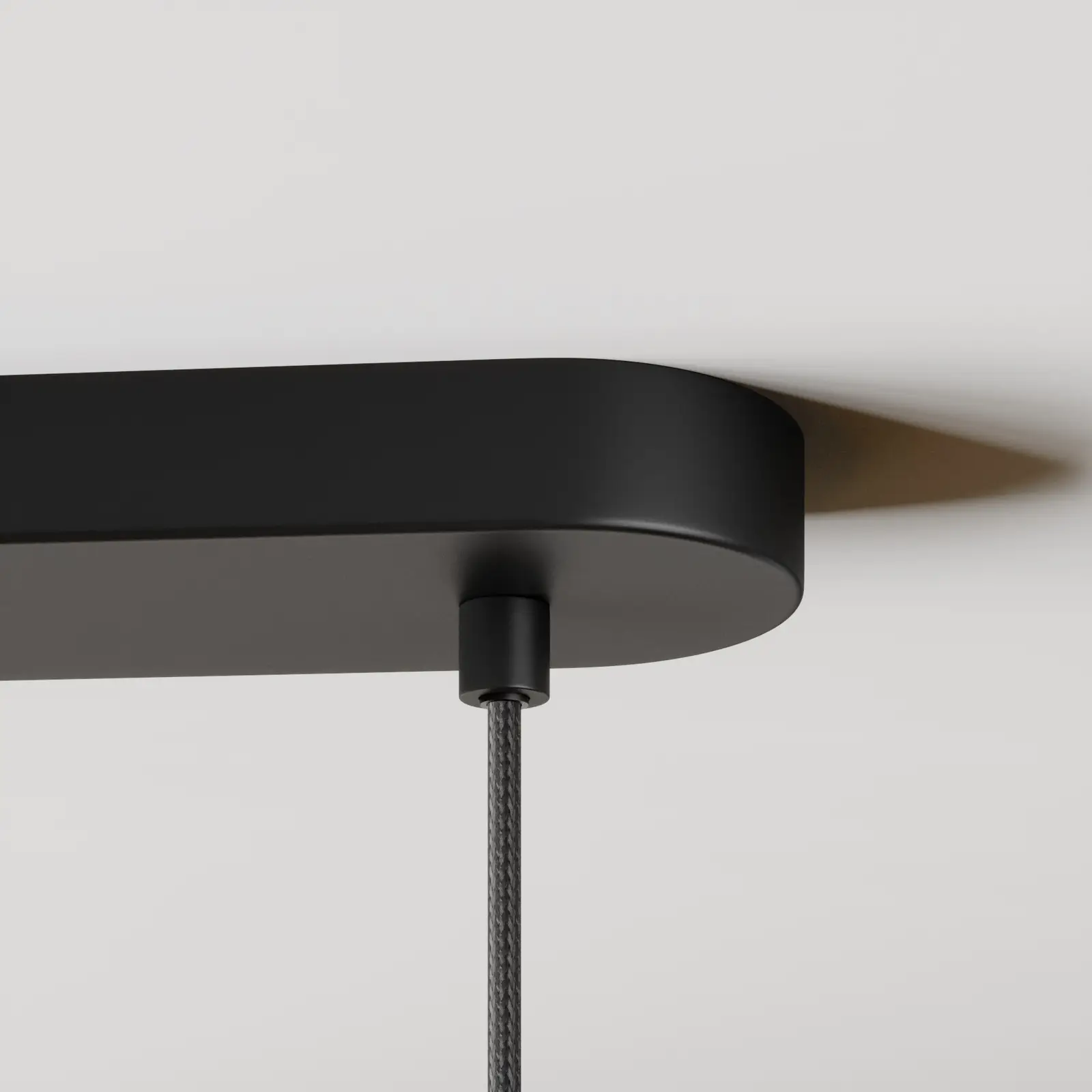 Archchio Arthuria pakabinamas šviestuvas, 4 lempučių. ilgas juodas