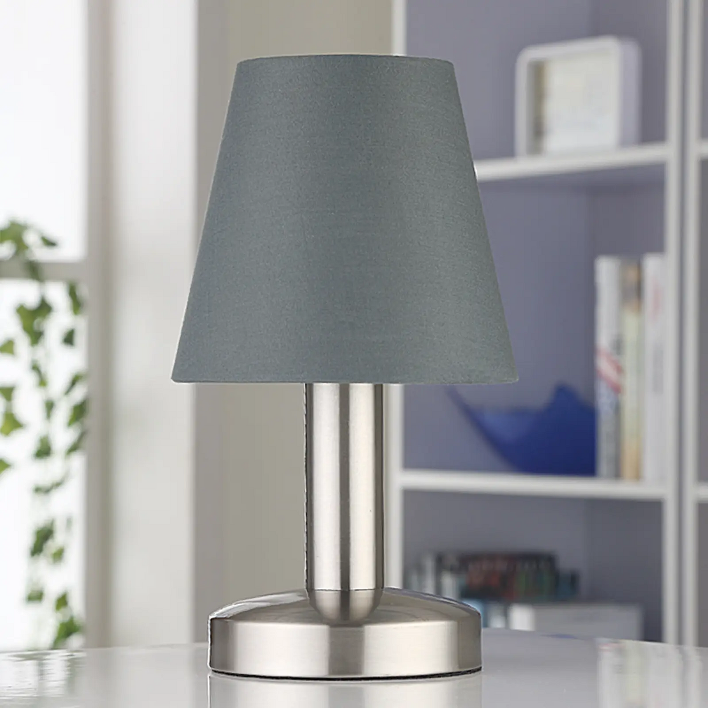 Pilka Hanno naktinė lempa su medžiaginiu gaubtu