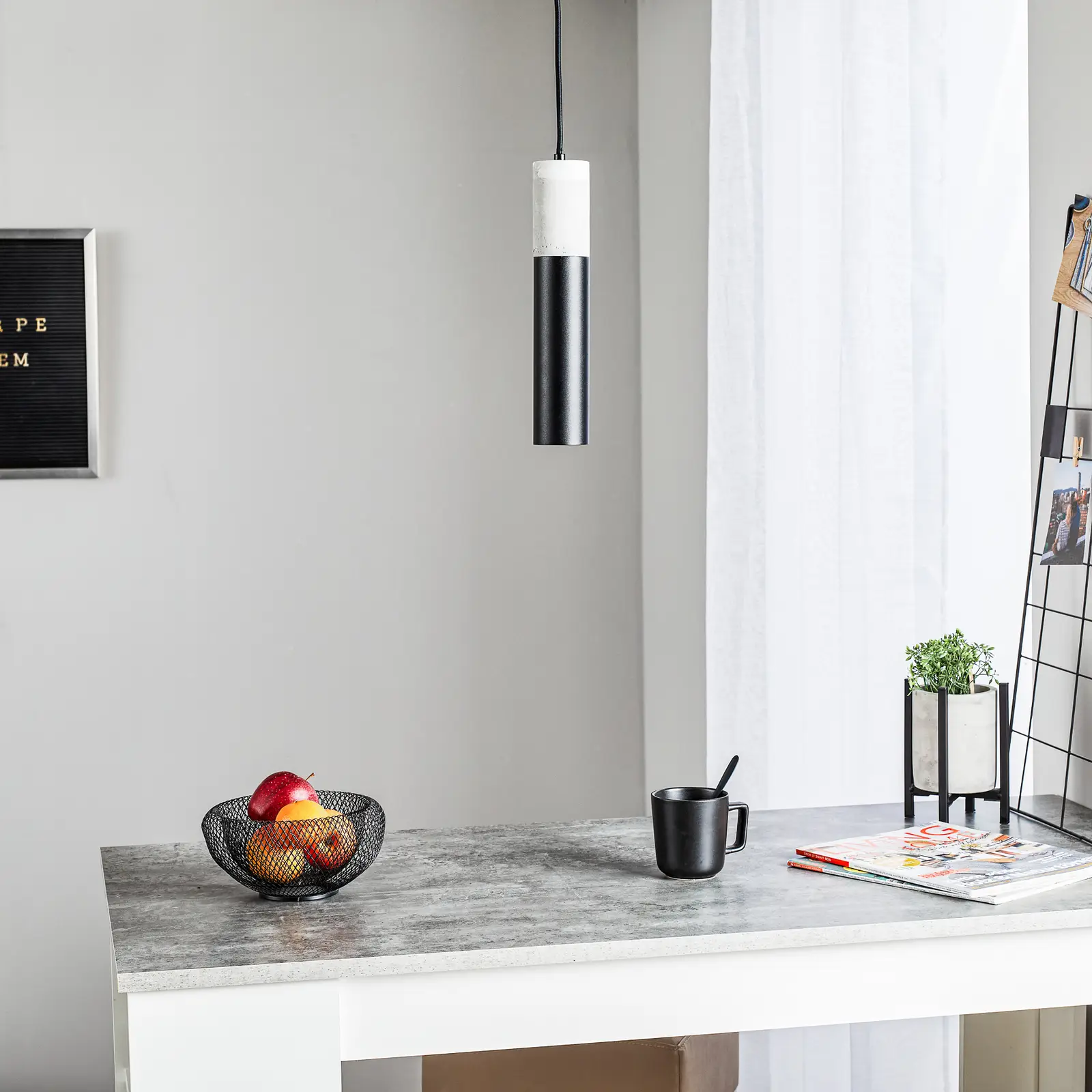 SOLLUX pakabinamas šviestuvas Vamzdis, betoninis, juodas, 1 lempa