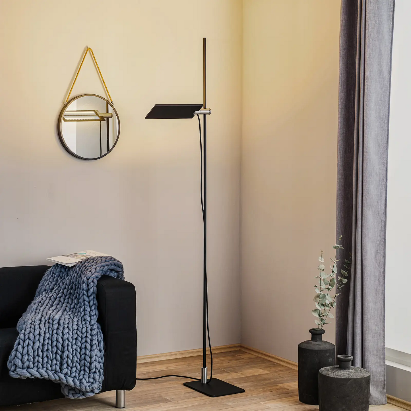 ICONE GiuUp LED aukštyn apšvietimas, reguliuojamas, juodas