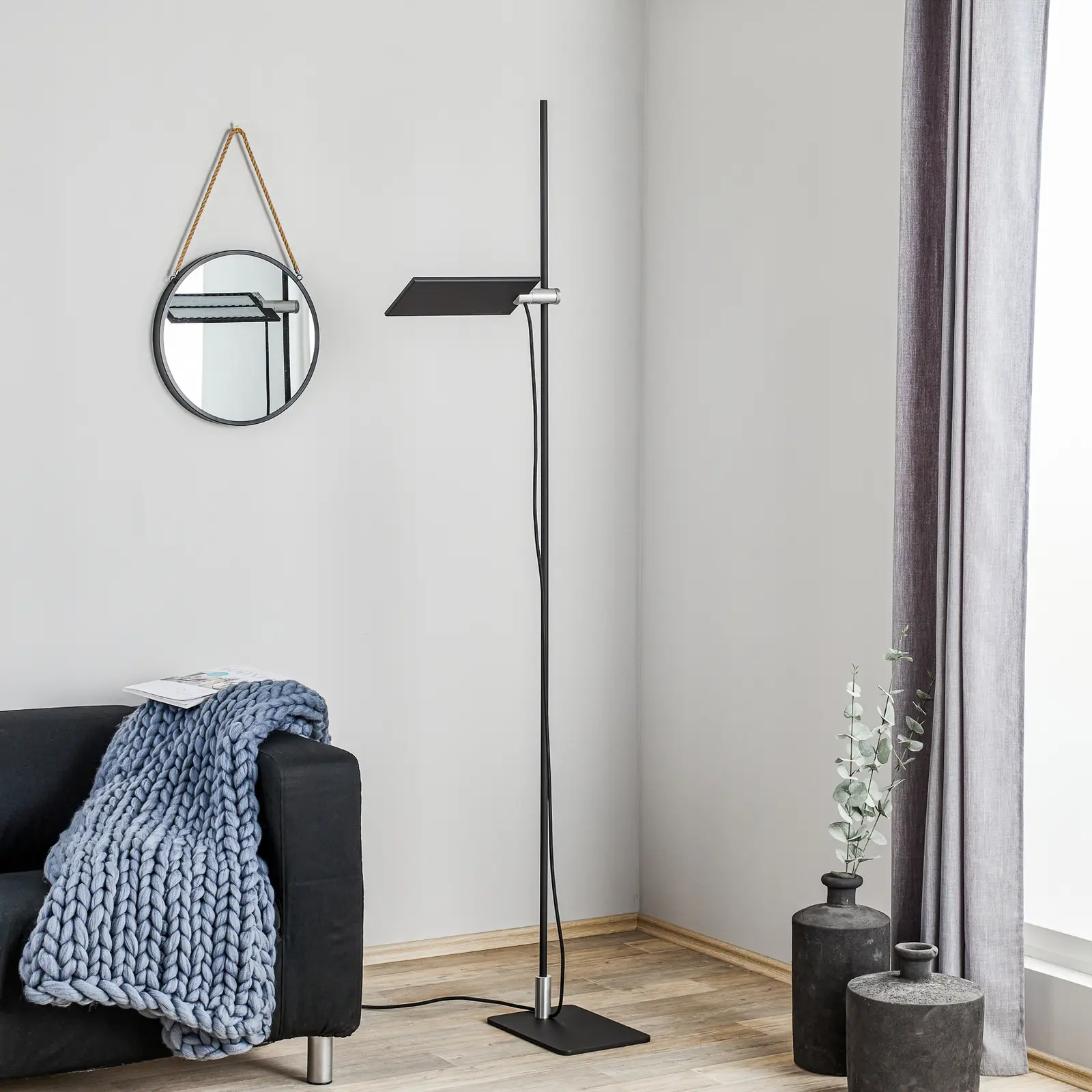 ICONE GiuUp LED aukštyn apšvietimas, reguliuojamas, juodas