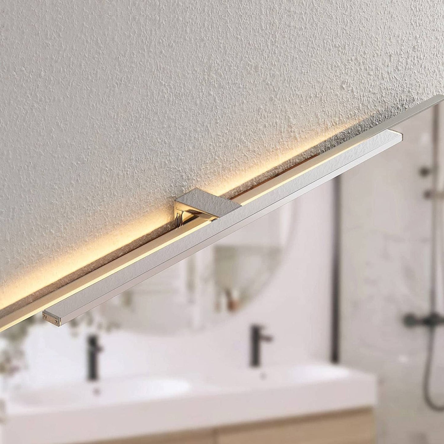 Lindby Daitani LED vonios veidrodinis šviestuvas 60,5 cm