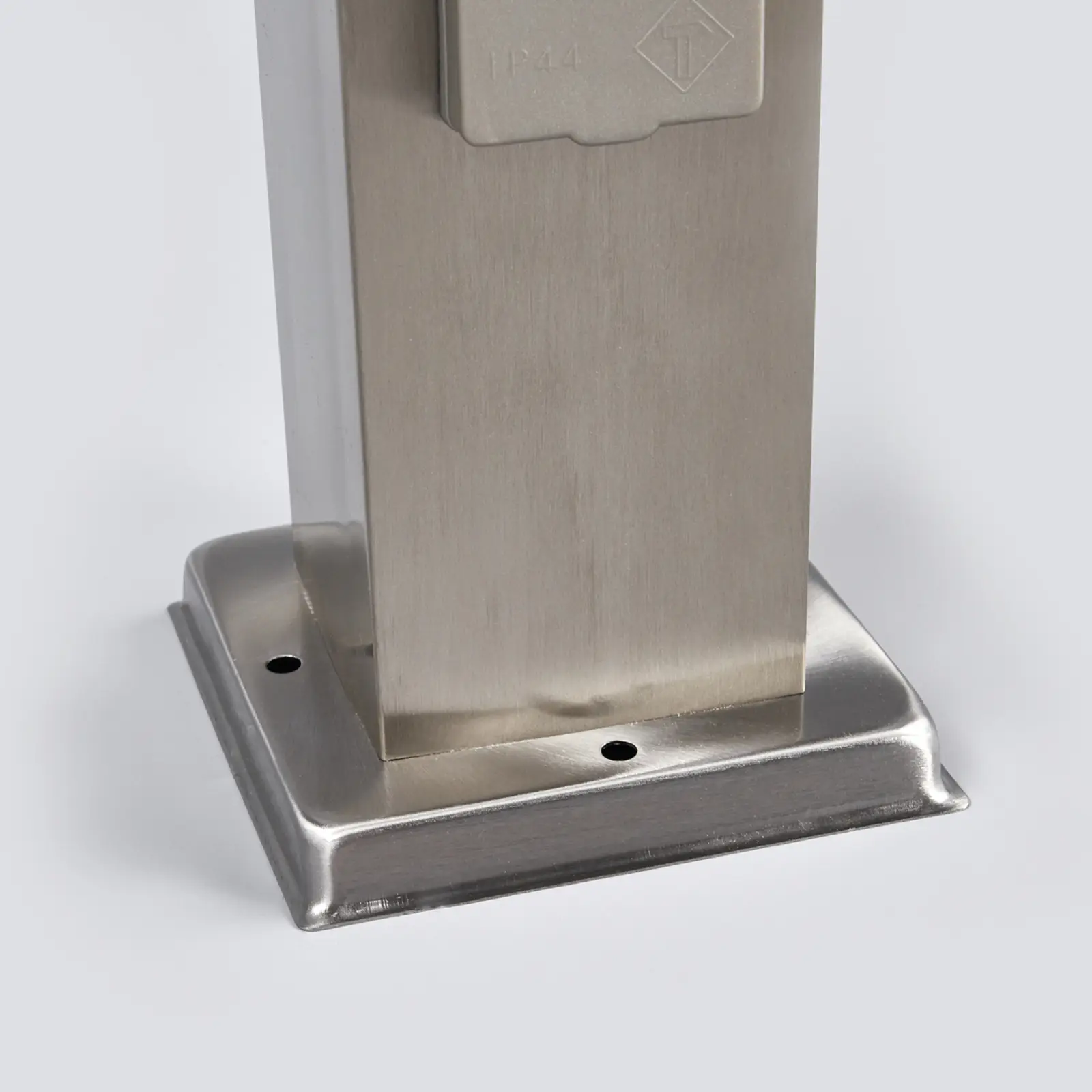 Energijos kolonėlė Lorian su apšvietimu