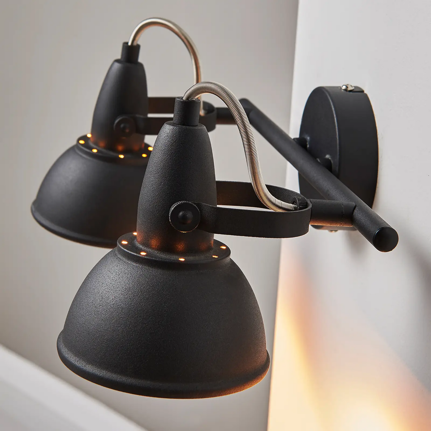 Julin lubinis šviestuvas, 2 liepsnos, juoda ir auksinė