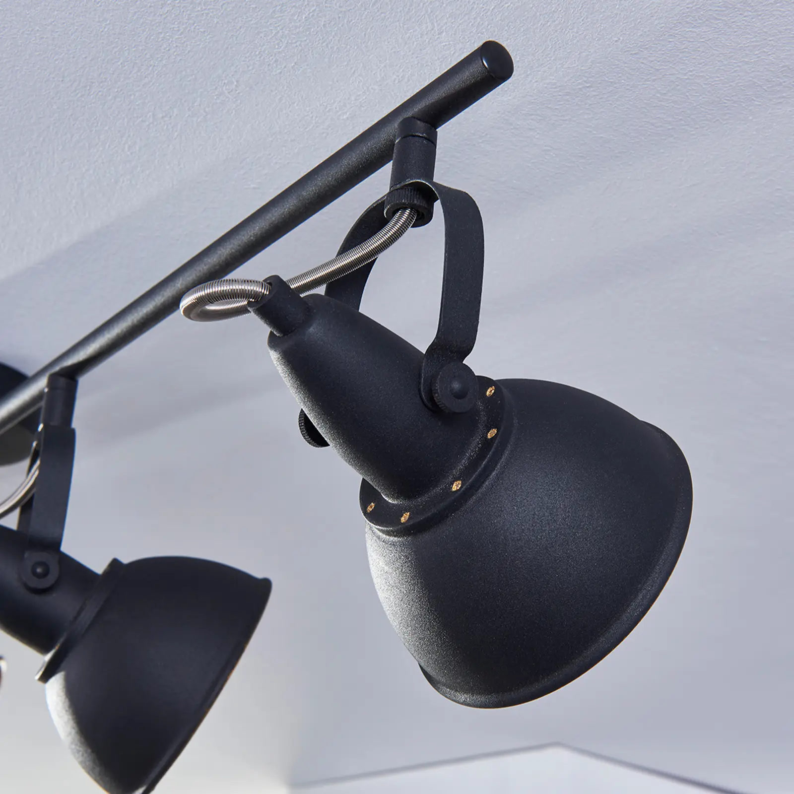 Julin lubinis šviestuvas, 4 lempučių, juodos ir auksinės spalvos