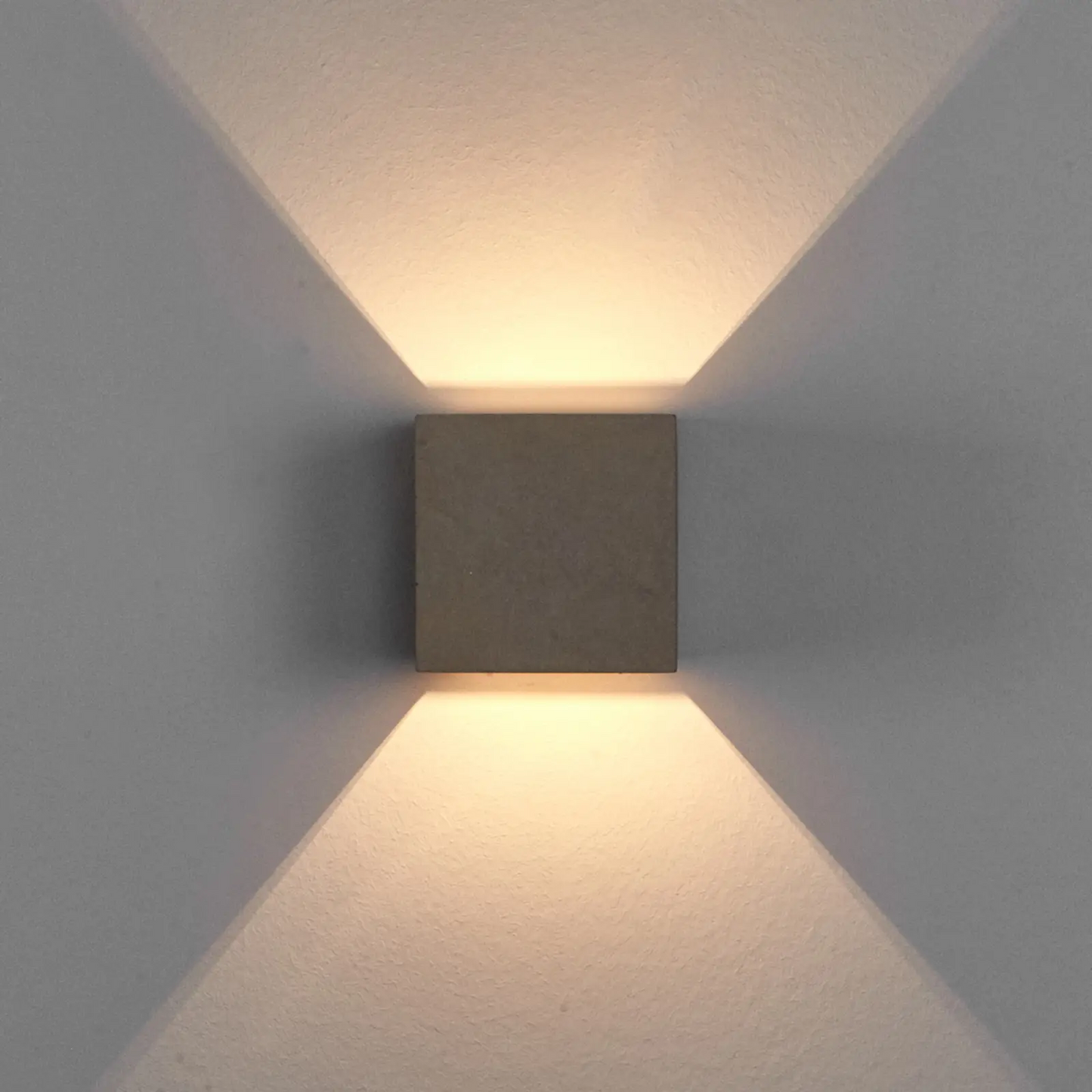 Lindby Jayden kvadrato formos sieninis šviestuvas