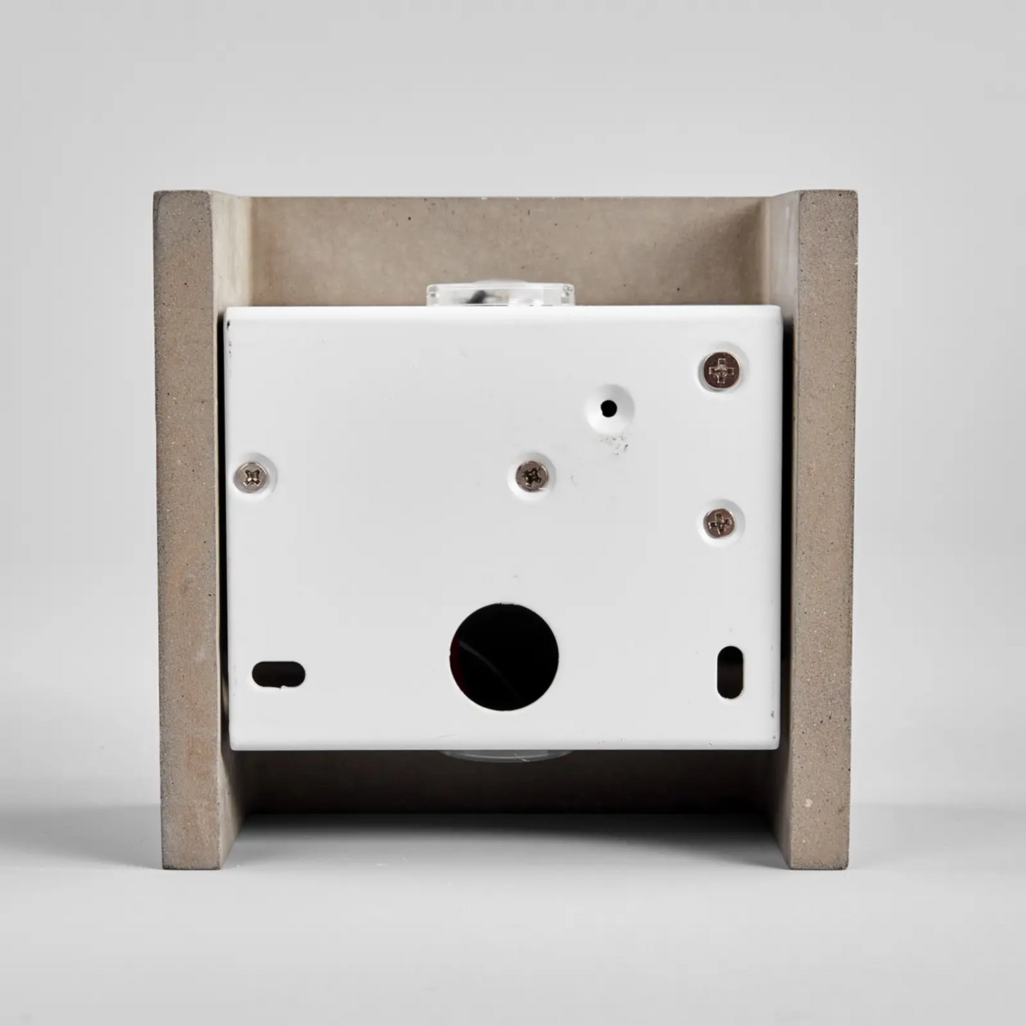 Yva - Betoninis LED sieninis šviestuvas