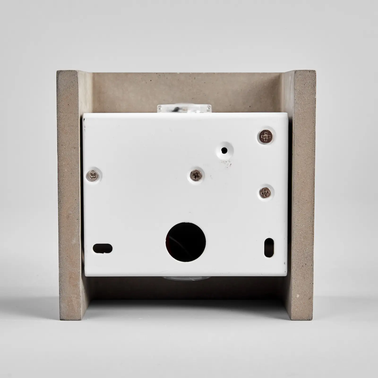 Yva - Betoninis LED sieninis šviestuvas