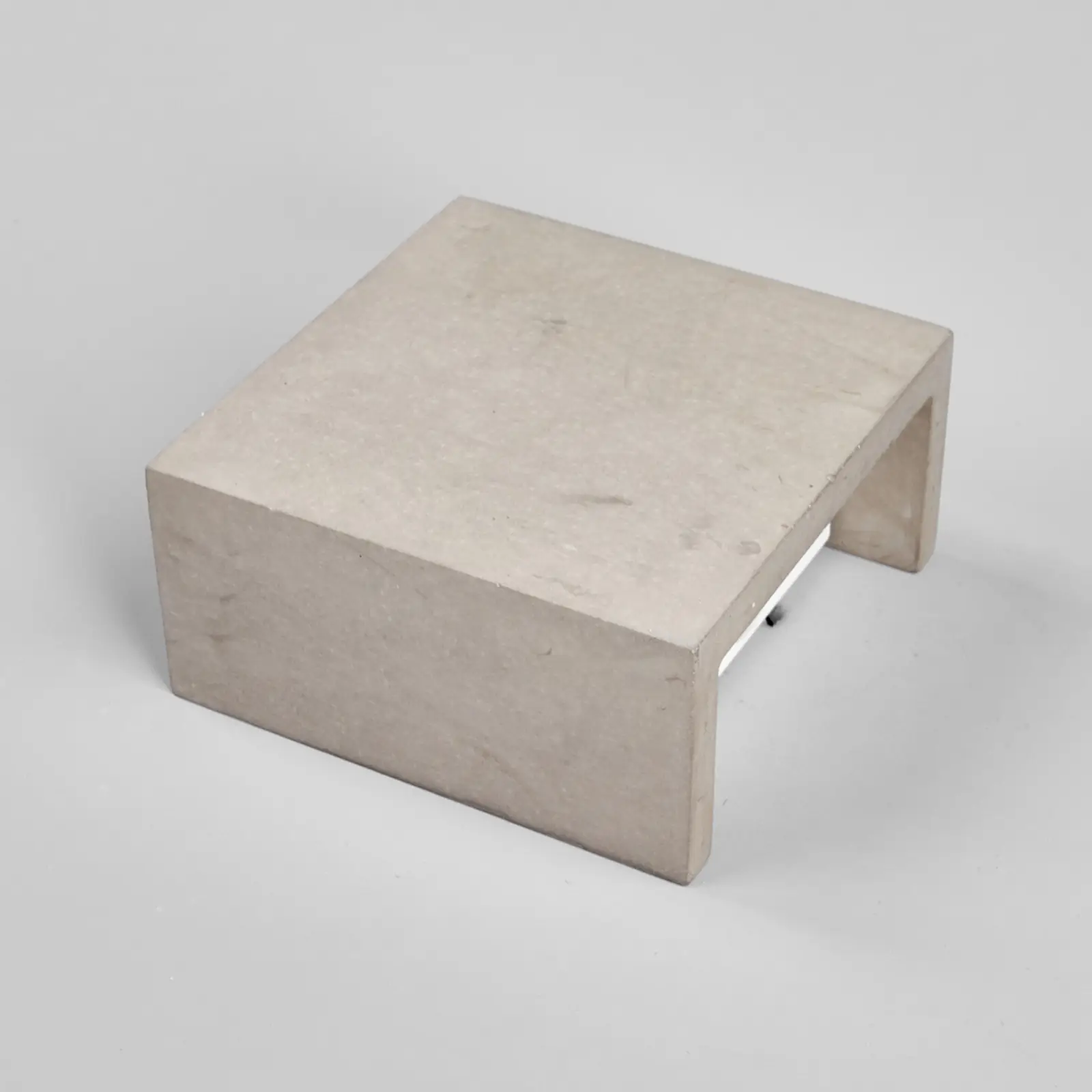 Yva - Betoninis LED sieninis šviestuvas