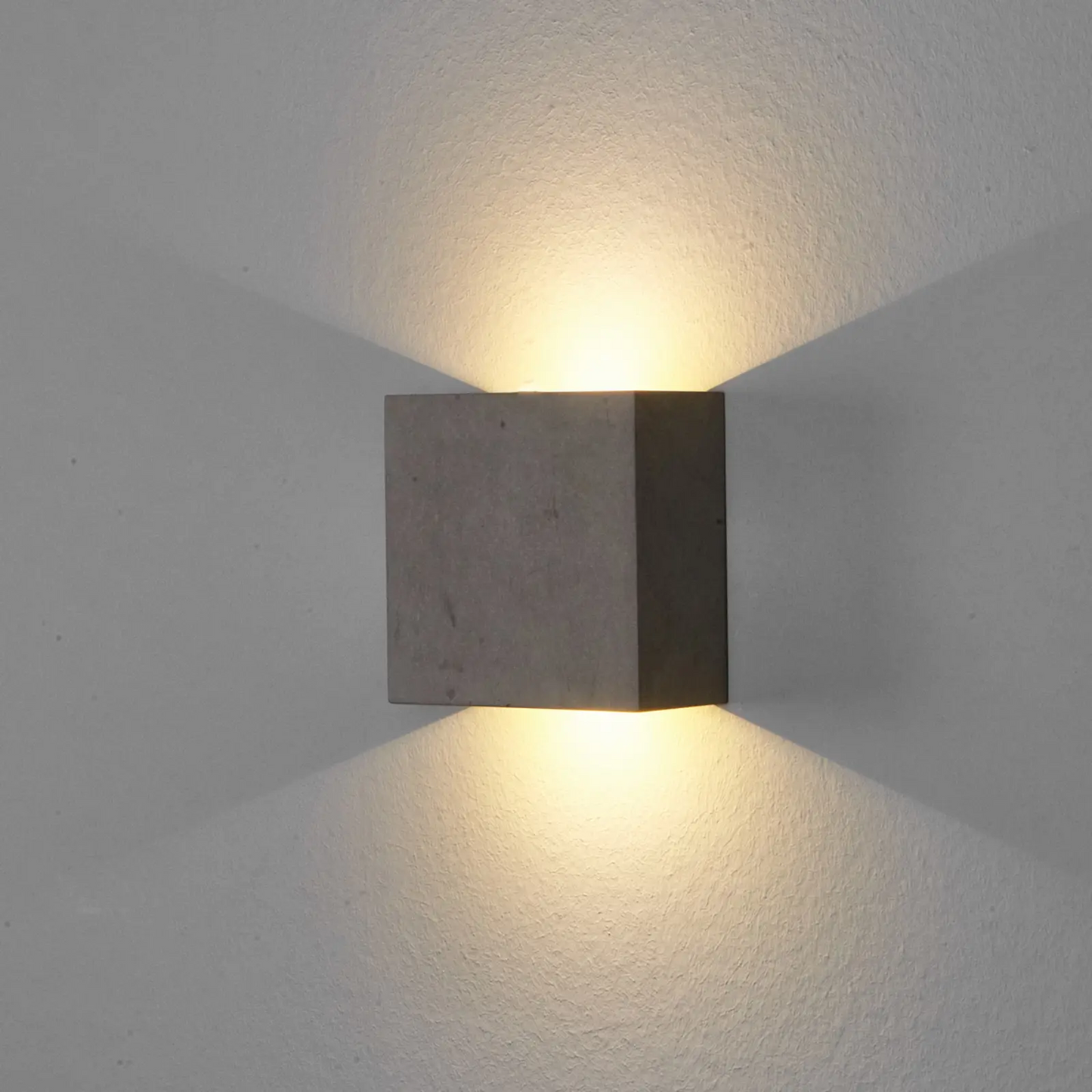 Yva - Betoninis LED sieninis šviestuvas