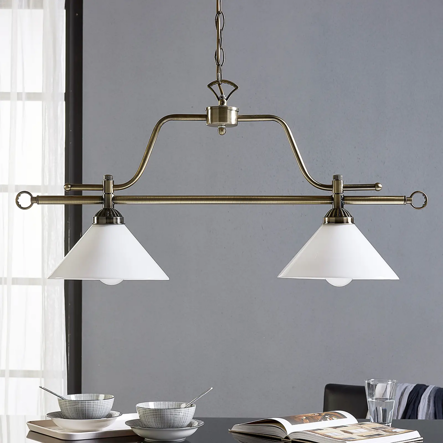 Stiklinis pakabinamas šviestuvas Otis, 2 lemputės