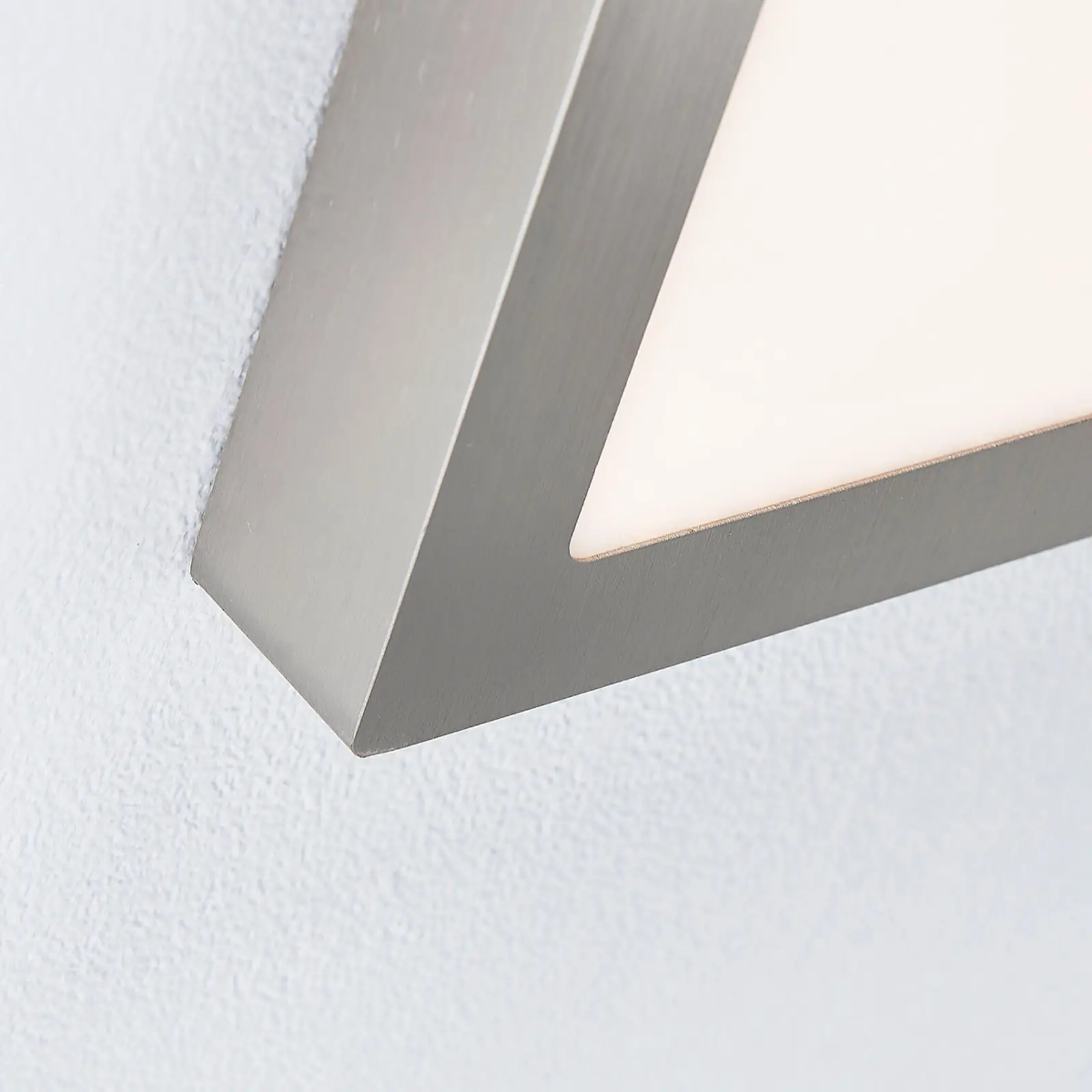 Elice - lubinis šviestuvas su ryškiais šviesos diodais