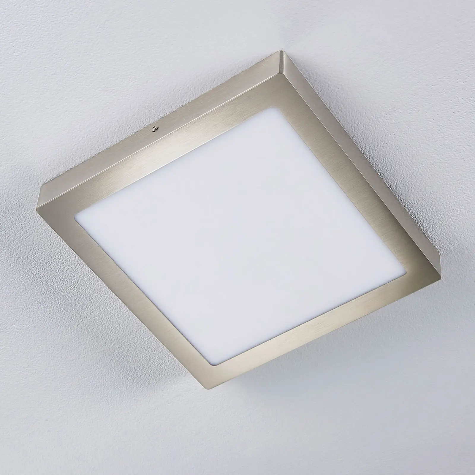 Elice - lubinis šviestuvas su ryškiais šviesos diodais